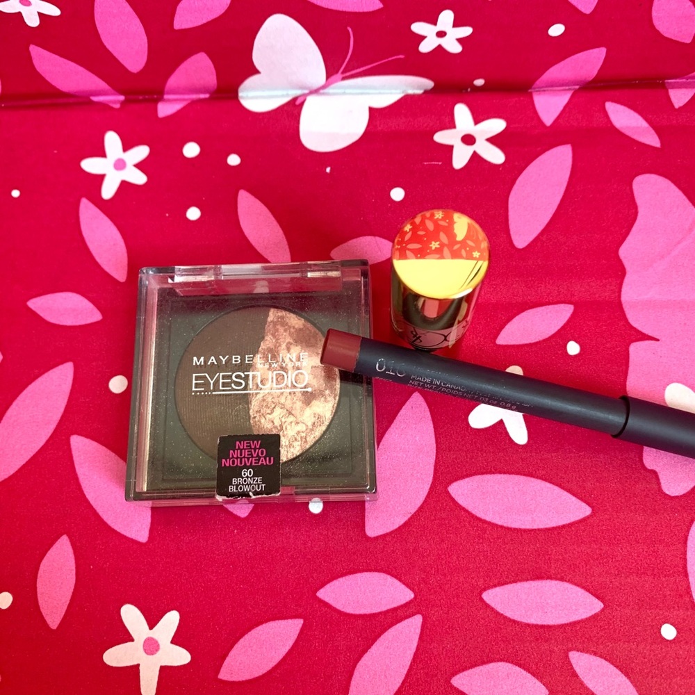 Mixed makeup bundle - Picture 3 of 7